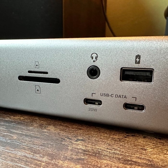 macbook pro docking station