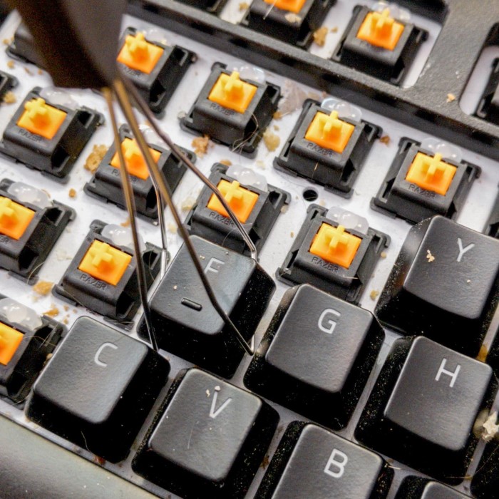how to clean a mechanical keyboard
