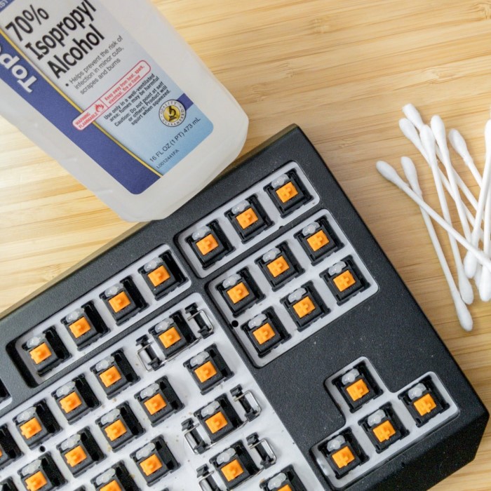 how to clean a mechanical keyboard
