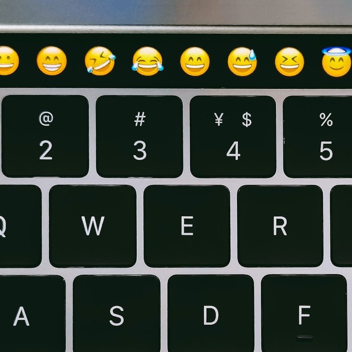 how to make emojis on keyboard