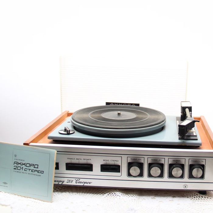 old turntable record player