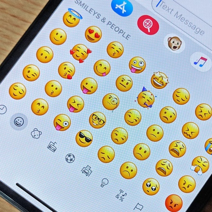 how to make emojis on keyboard