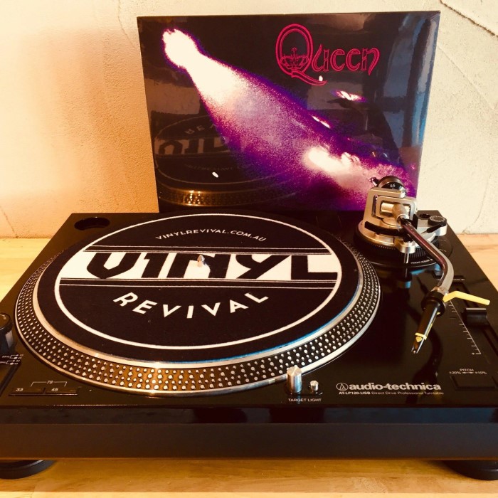 old turntable record player