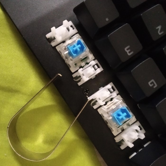 how to remove keyboard switches