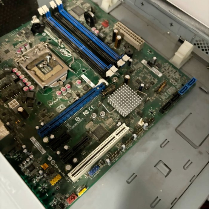 how to pick a motherboard