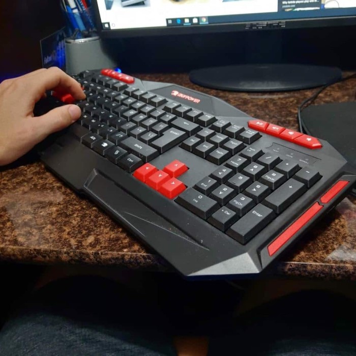why do gamers tilt their keyboard tportstick