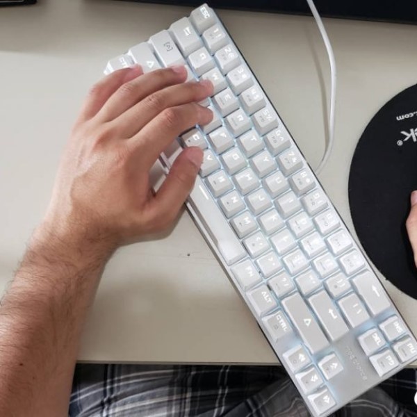 why do gamers tilt their keyboard tportstick