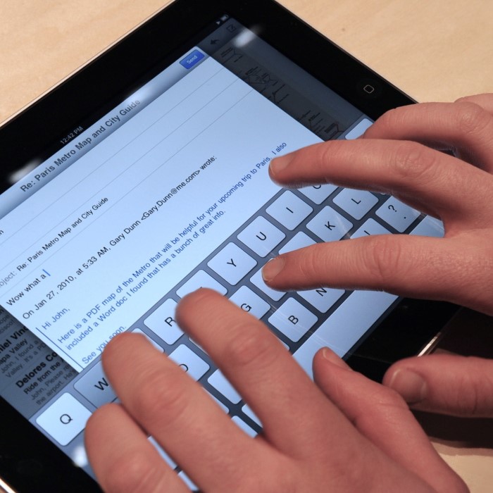 how to fix split keyboard on ipad