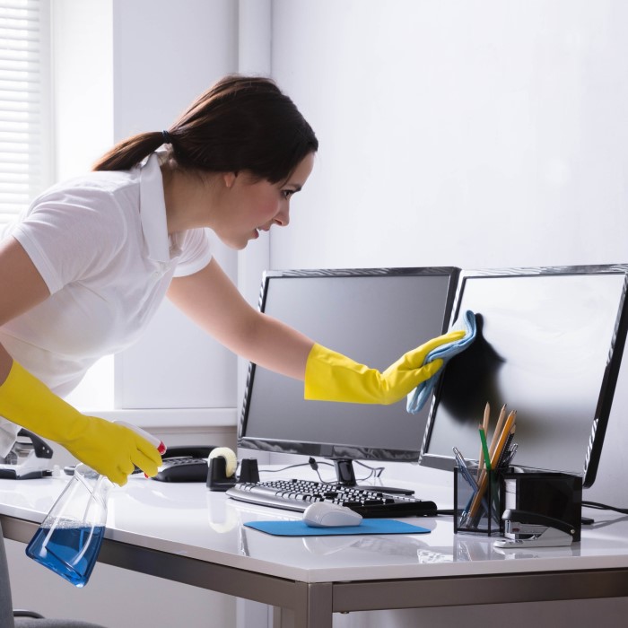 how to clean computer monitor