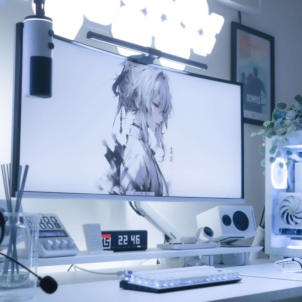 white computer monitor