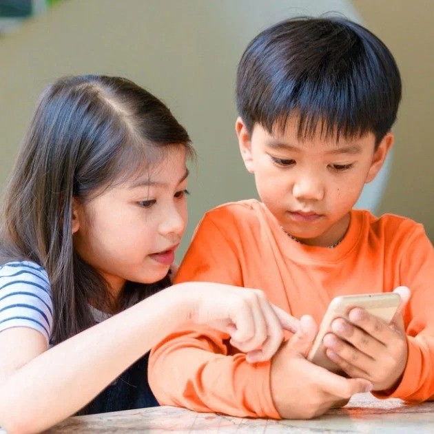 is whatsapp safe for kids