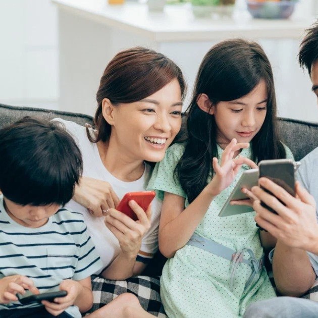 is whatsapp safe for kids