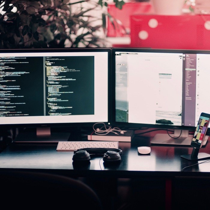 how to connect two monitors